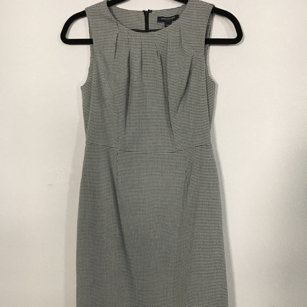Sleeveless Banana Republic Dress